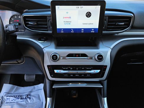 Certified 2022 Ford Explorer XLT w/ Equipment Group 202A image 14