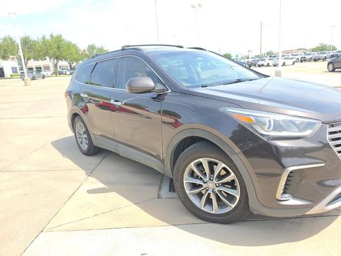 Used 2018 Hyundai Santa Fe SE FWD image 1