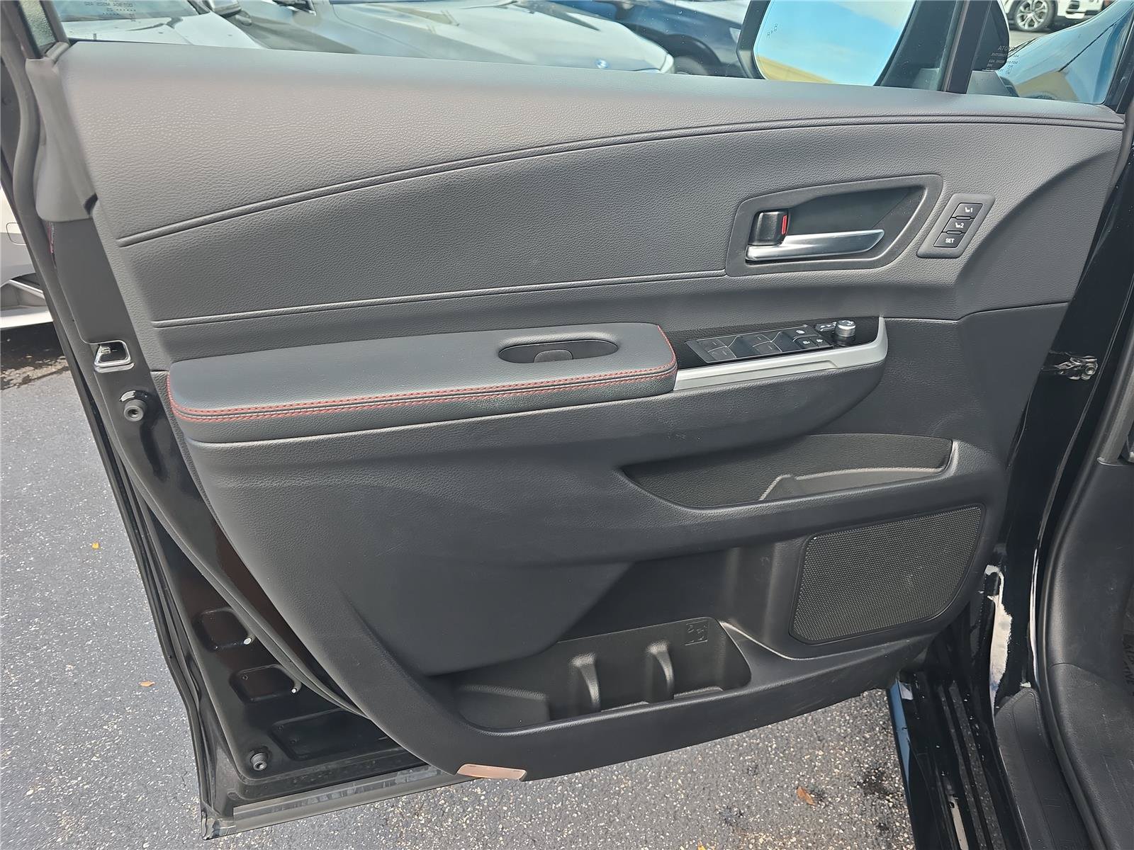 Used 2025 Toyota Sienna XSE w/ XSE Premium Package FWD image 14