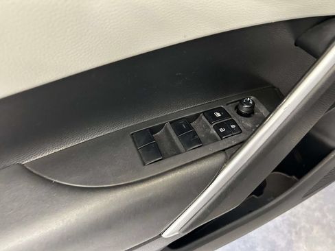 Used 2022 Toyota Corolla Cross L FWD image 16