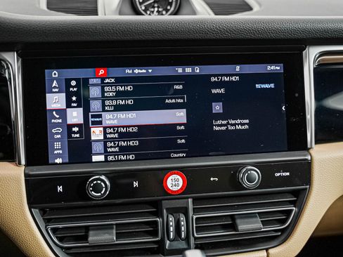 Certified 2026 Porsche Macan AWD/4WD image 21
