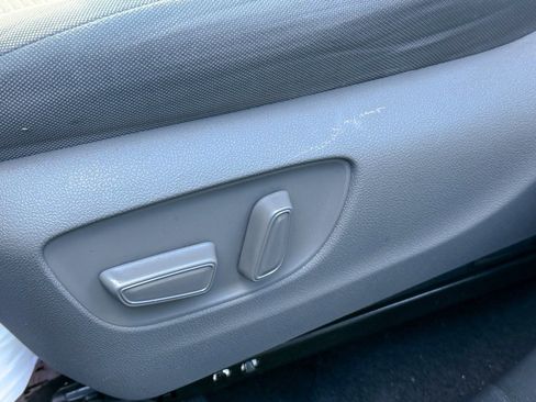 Used 2022 Toyota Highlander LE image 7