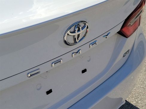 Used 2023 Toyota Camry SE image 6