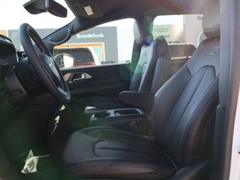 New 2026 Chrysler Pacifica Select image 12