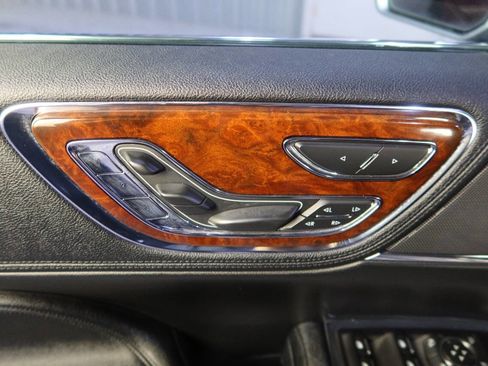 Used 2020 Lincoln Continental Reserve image 30