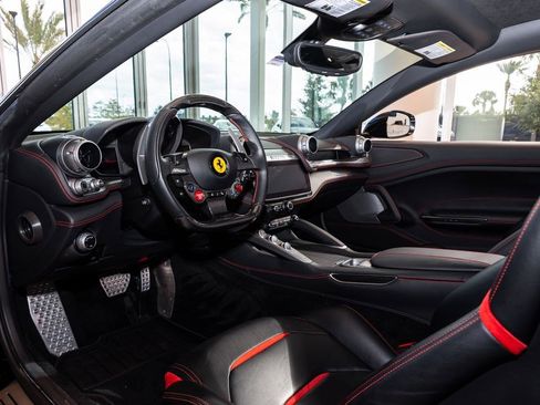 Used 2018 Ferrari GTC4Lusso AWD/4WD image 18