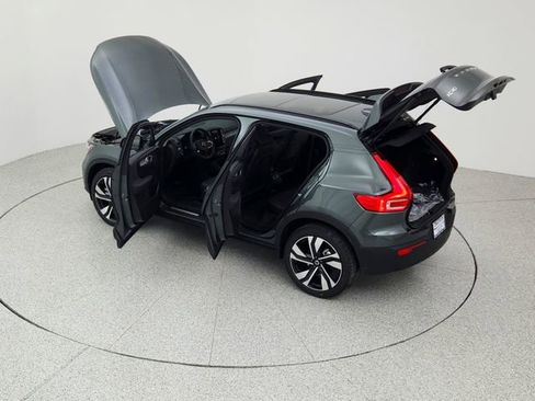 New 2026 Volvo XC40 B4 Plus w/ Climate Package image 40