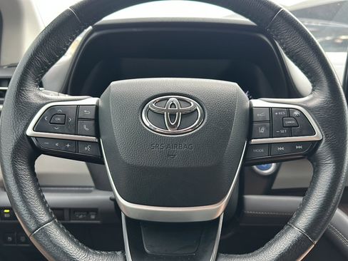 Used 2024 Toyota Sienna XLE image 28