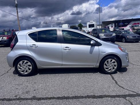 Used 2015 Toyota Prius C Two FWD image 8