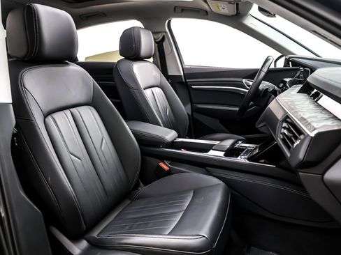 Used 2022 Audi e-tron Premium w/ Convenience Plus Package image 8