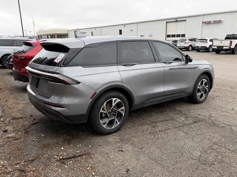 Used 2025 Lincoln Nautilus Premier w/ Equipment Group 102A image 6