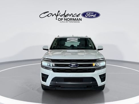 Used 2022 Ford Expedition XLT AWD/4WD image 2