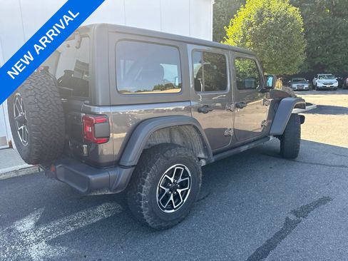 Used 2025 Jeep Wrangler Unlimited Rubicon AWD/4WD image 2