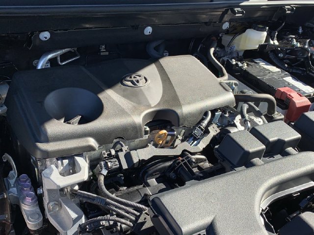 Used 2025 Toyota RAV4 XLE FWD image 16