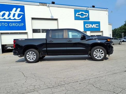 Used 2020 Chevrolet Silverado 1500 Custom w/ Custom Value Package AWD/4WD image 9