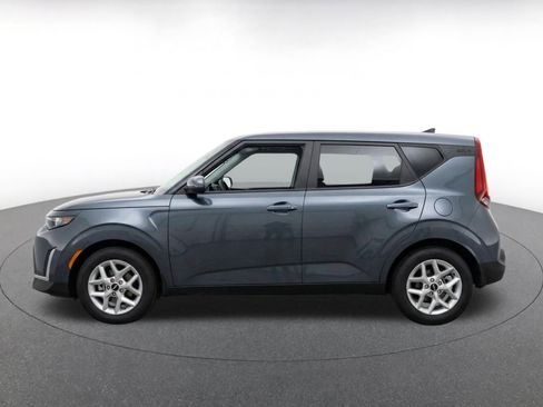 Used 2025 Kia Soul LX w/ LX Technology Package FWD image 4