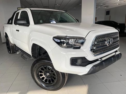 Used 2021 Toyota Tacoma SR image 1