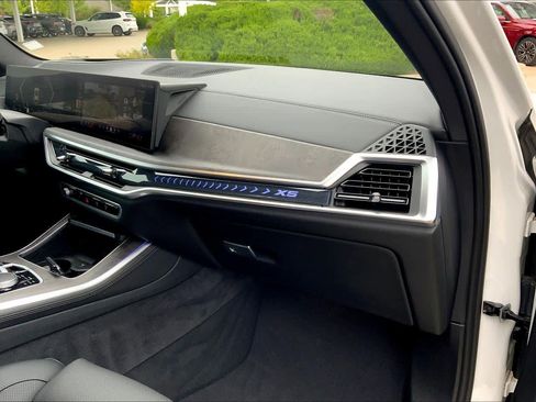 Used 2024 BMW X5 xDrive40i w/ Premium Package image 14