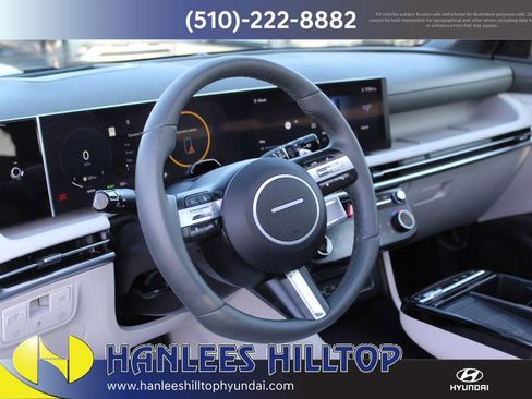 Used 2025 Hyundai Tucson Limited image 12