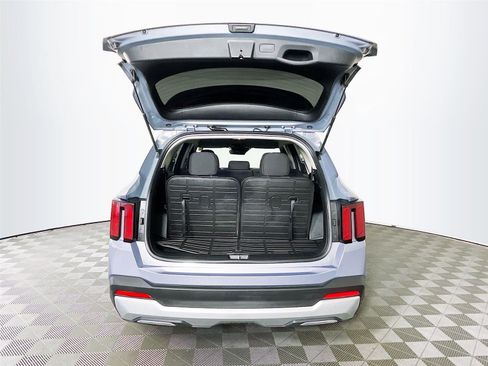 Certified 2025 Kia Sorento LX image 28