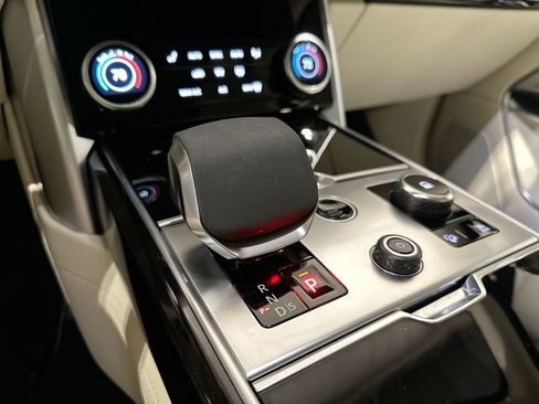 Certified 2023 Land Rover Range Rover SE image 12