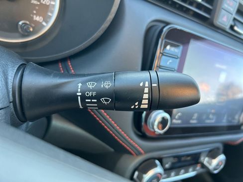 New 2025 Nissan Versa SR w/ Trunk Package image 22