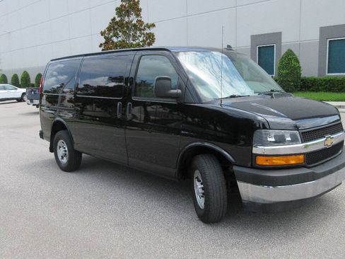 Used 2019 Chevrolet Express 2500 w/ Driver Convenience Package RWD image 7