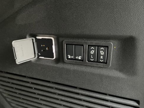 New 2026 GMC Yukon XL Denali image 11