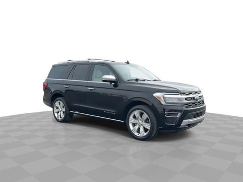 Used 2023 Ford Expedition Platinum AWD/4WD image 2