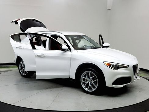 Used 2019 Alfa Romeo Stelvio AWD image 10