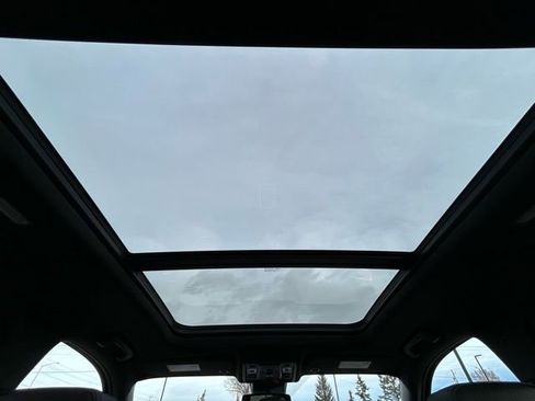 Used 2023 GMC Yukon XL Denali image 12