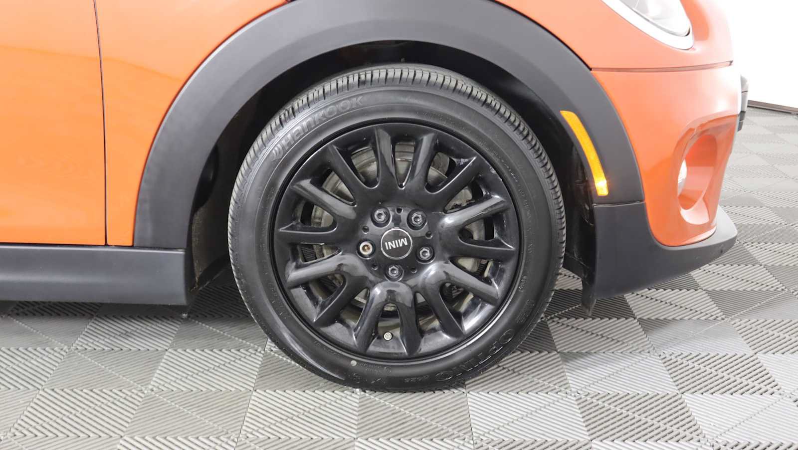 Used 2019 MINI Cooper 4-Door Hardtop FWD image 8