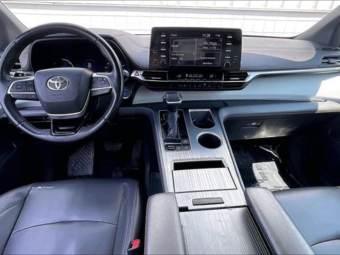 Used 2021 Toyota Sienna XSE AWD/4WD image 19