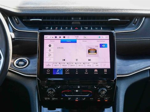 Used 2023 Jeep Grand Cherokee Limited w/ Black Appearance Package image 13