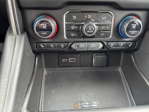 Used 2023 Chevrolet Suburban Premier AWD/4WD image 48