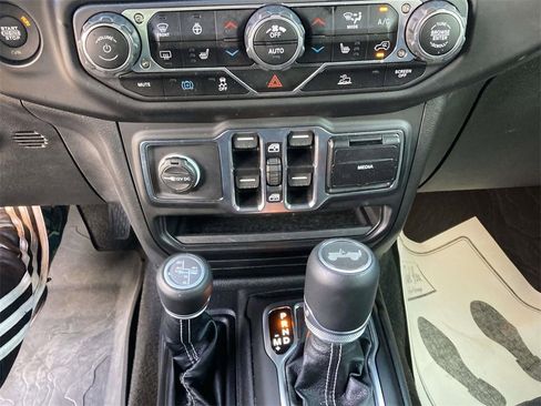 Used 2023 Jeep Wrangler Unlimited Sahara w/ Cold Weather Group image 17