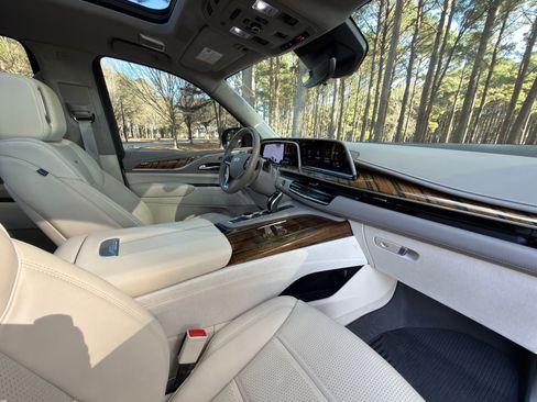 Used 2023 Cadillac Escalade Premium Luxury Platinum image 18