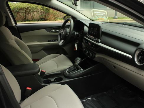 Used 2020 Kia Forte LXS FWD image 26