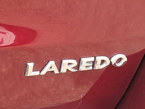 Used 2020 Jeep Grand Cherokee Laredo AWD/4WD image 30