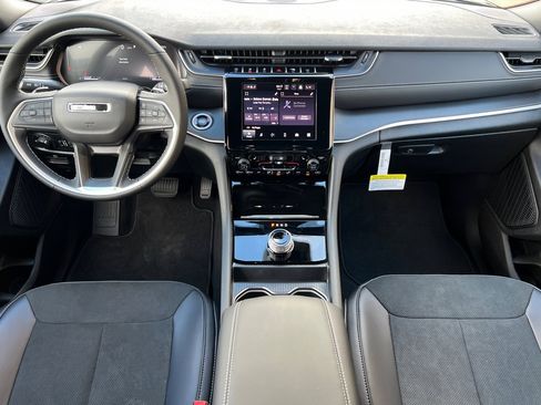 New 2025 Jeep Grand Cherokee Altitude image 13