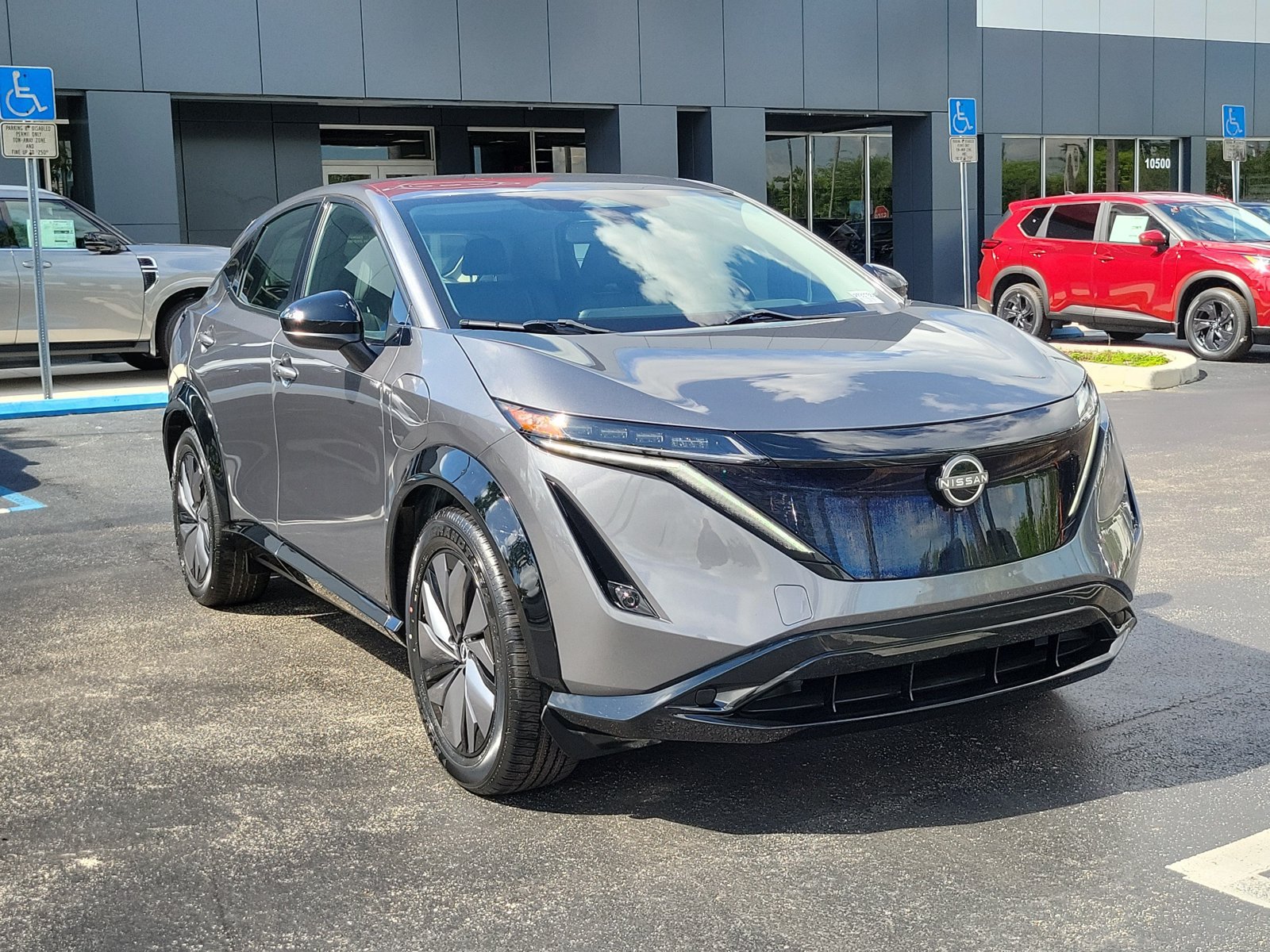Used 2024 Nissan Ariya AWD image 3