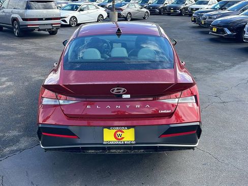 New 2025 Hyundai Elantra Limited image 8