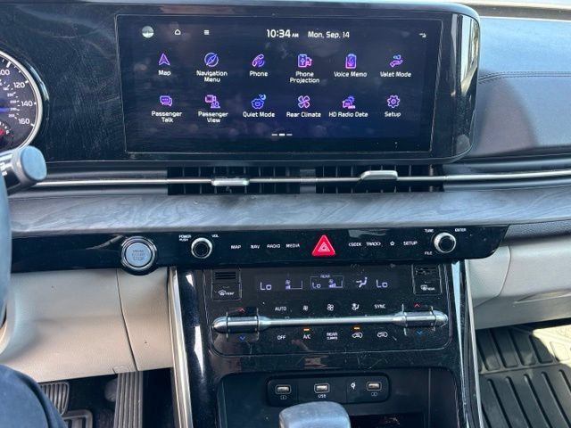 Used 2024 Kia Carnival EX FWD image 25
