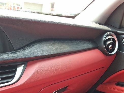 Used 2020 Alfa Romeo Stelvio image 32