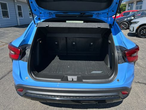 Used 2024 Chevrolet Trax RS w/ Sunroof Package FWD image 24