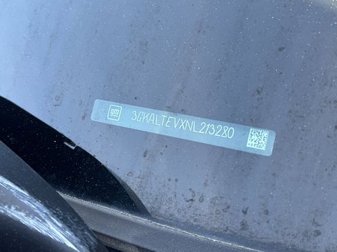 Used 2022 GMC Terrain SLE image 3