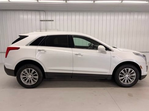 Used 2017 Cadillac XT5 Luxury w/ Driver Awareness Package AWD/4WD image 6