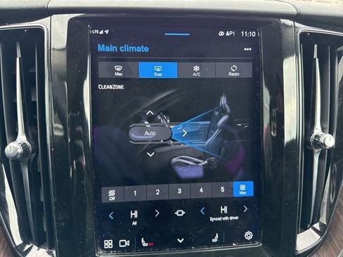 Used 2022 Volvo XC60 B5 Momentum image 15