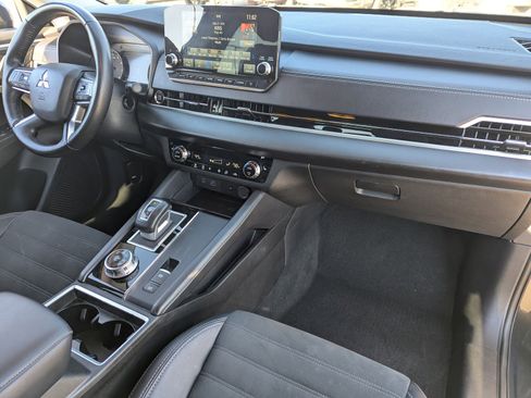 Used 2024 Mitsubishi Outlander SE image 13