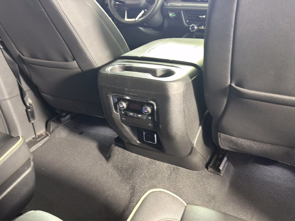 Used 2025 Chevrolet Suburban Premier RWD image 33